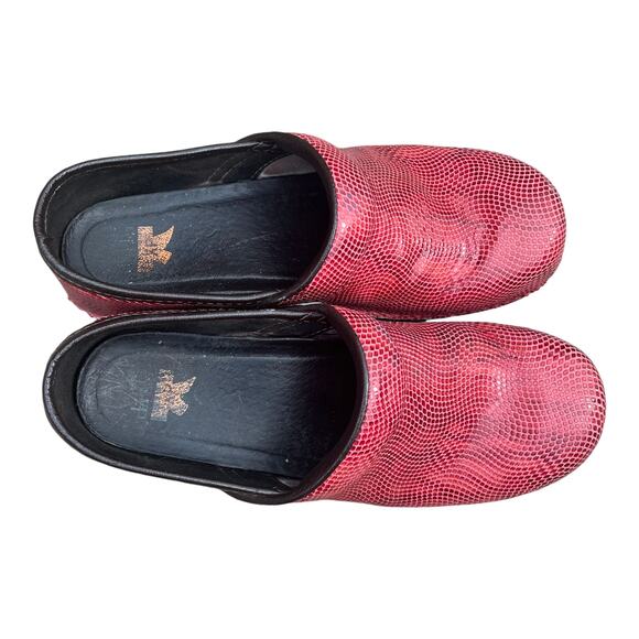 Dansko Pro XP 2.0 Clog Red Texture Size 41 Slip Resistant Nursing Professional - Picture 10 of 14